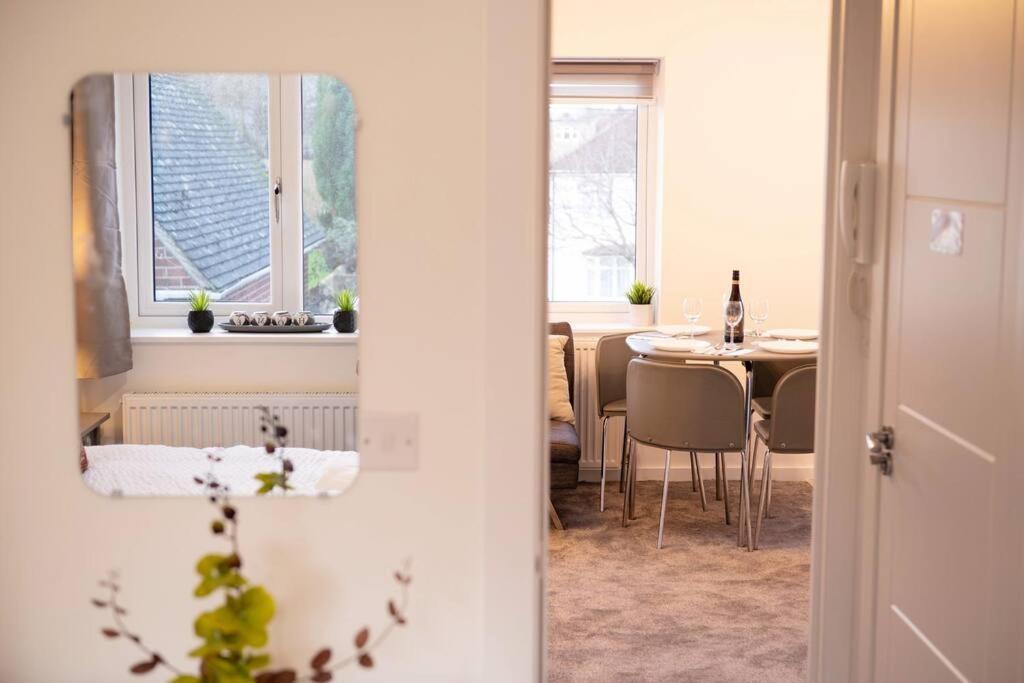 Walnut Flats-F5, Stylish 1-Bedroom - Parking, Netflix, Wifi - Close To Oxford, Bicester & Blenheim Palace 基德灵顿 外观 照片