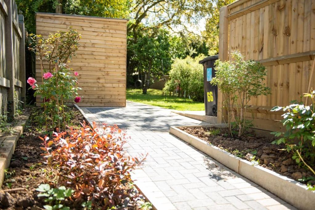 Walnut Flats-F5, Stylish 1-Bedroom - Parking, Netflix, Wifi - Close To Oxford, Bicester & Blenheim Palace 基德灵顿 外观 照片