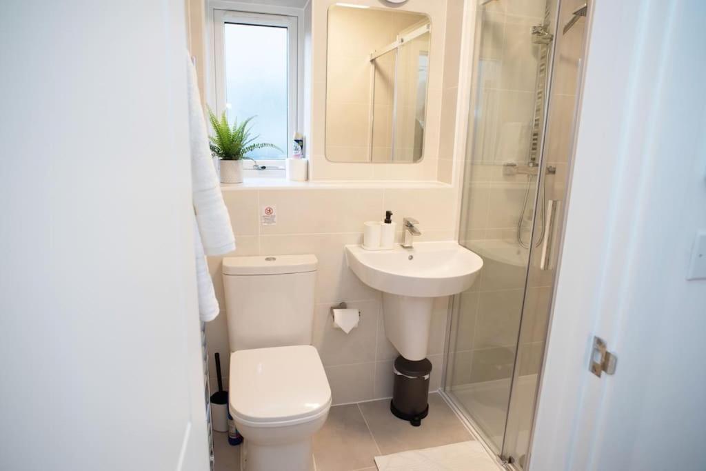Walnut Flats-F5, Stylish 1-Bedroom - Parking, Netflix, Wifi - Close To Oxford, Bicester & Blenheim Palace 基德灵顿 外观 照片