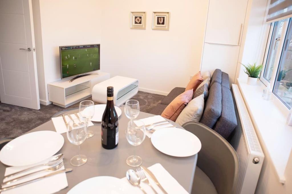 Walnut Flats-F5, Stylish 1-Bedroom - Parking, Netflix, Wifi - Close To Oxford, Bicester & Blenheim Palace 基德灵顿 外观 照片