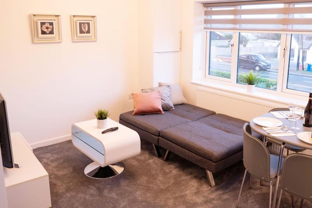 Walnut Flats-F5, Stylish 1-Bedroom - Parking, Netflix, Wifi - Close To Oxford, Bicester & Blenheim Palace 基德灵顿 外观 照片