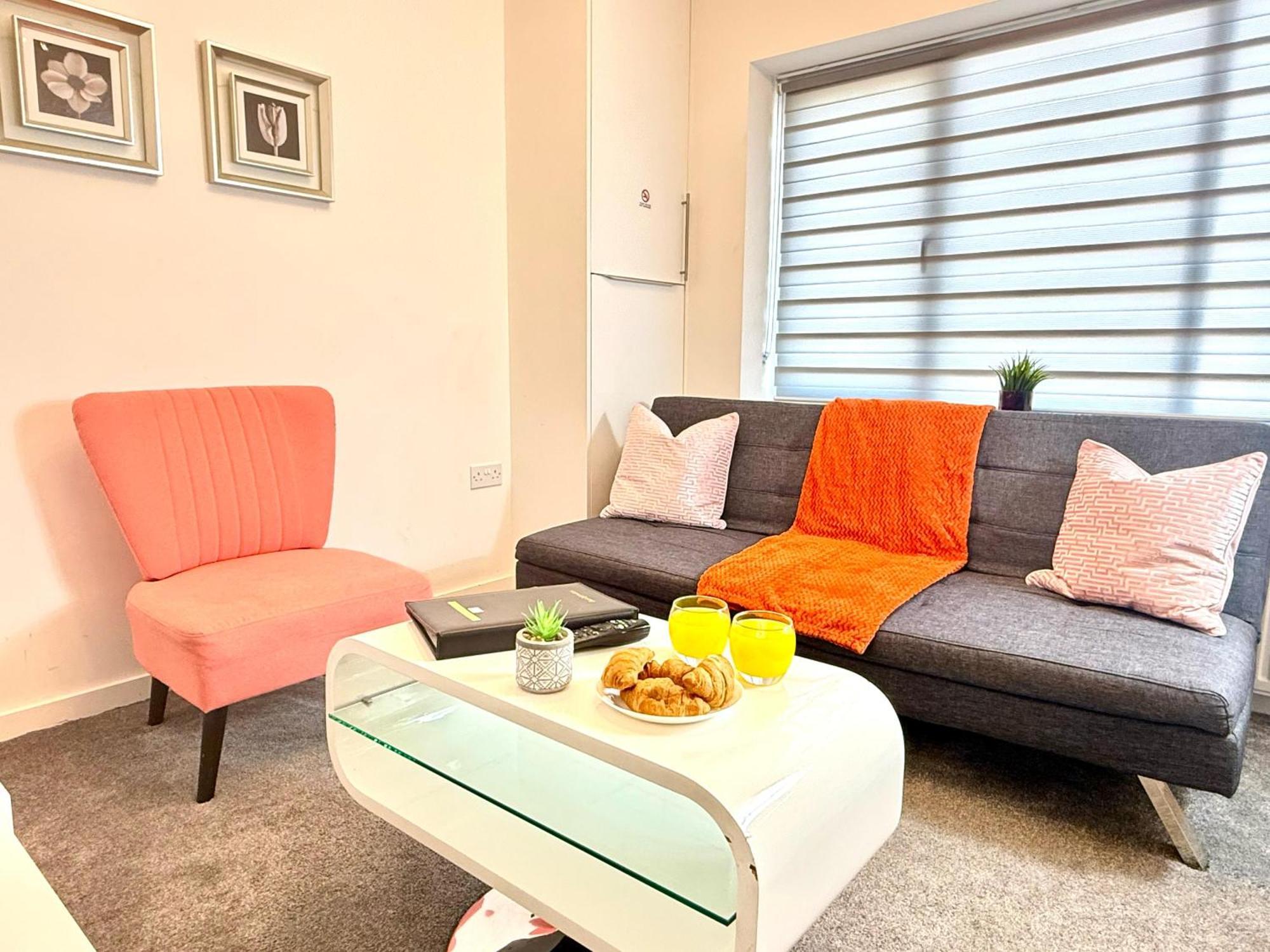 Walnut Flats-F5, Stylish 1-Bedroom - Parking, Netflix, Wifi - Close To Oxford, Bicester & Blenheim Palace 基德灵顿 外观 照片