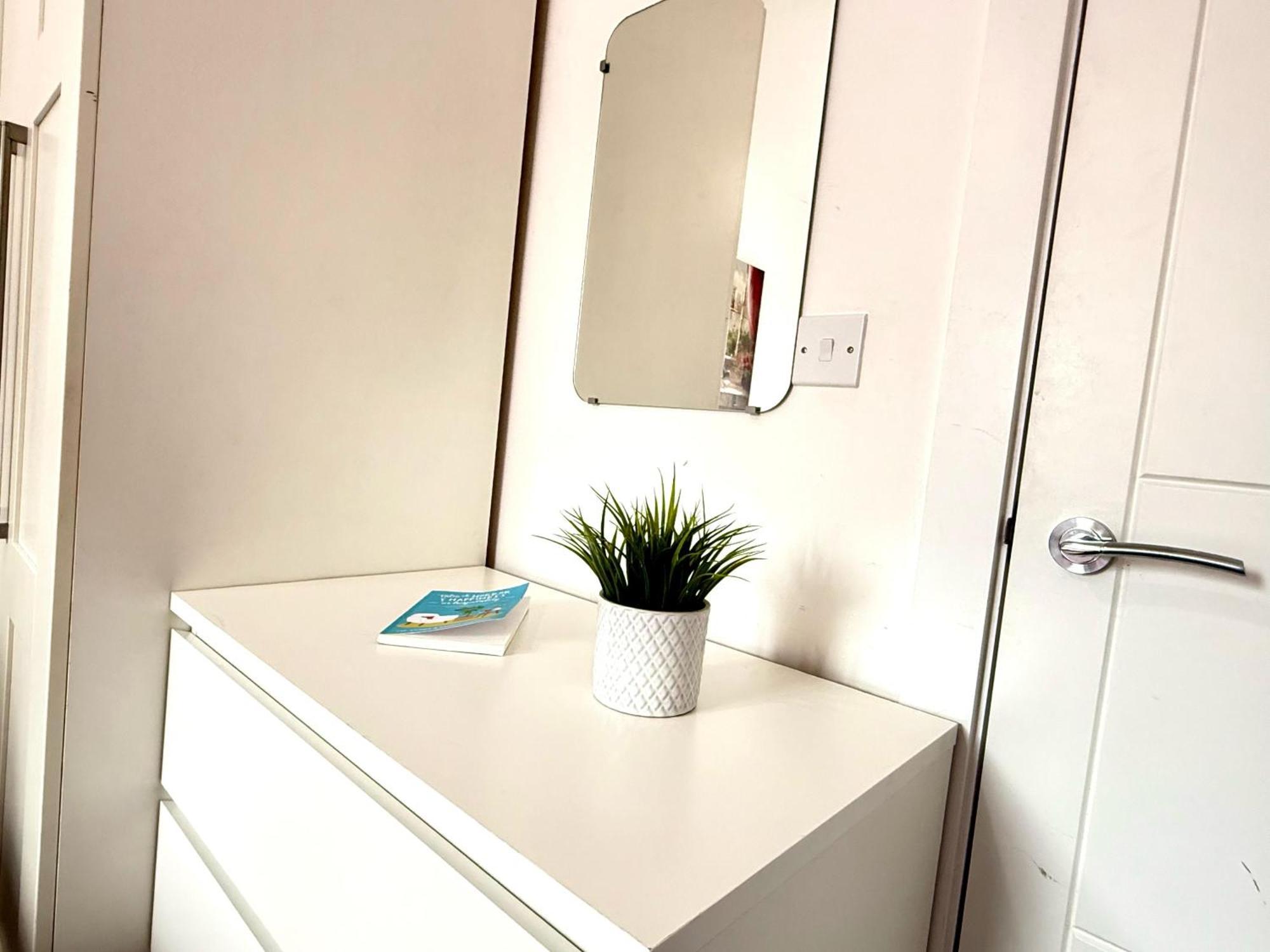 Walnut Flats-F5, Stylish 1-Bedroom - Parking, Netflix, Wifi - Close To Oxford, Bicester & Blenheim Palace 基德灵顿 外观 照片